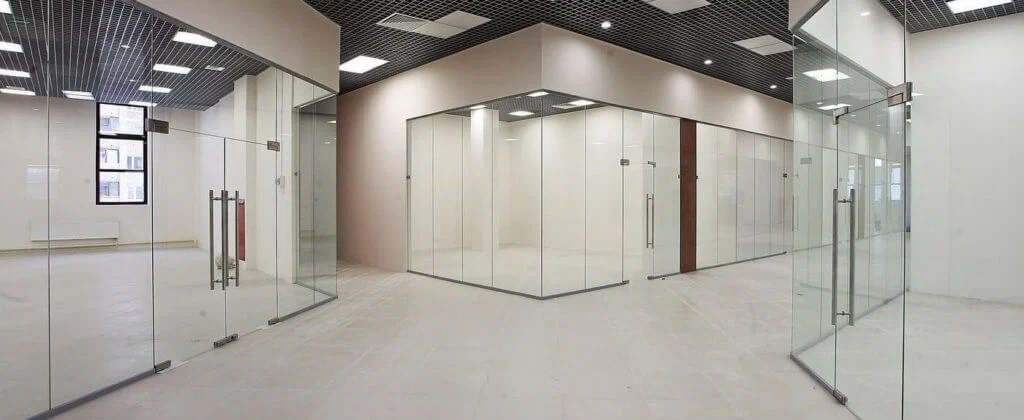 Цельностеклянные двери